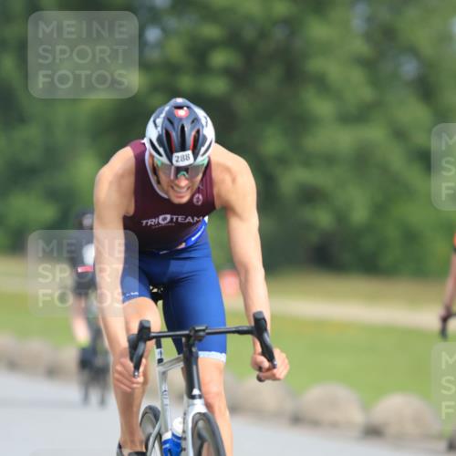 15.06.2025 - 27. Vierlanden-Triathlon H.Heesch http://msf.ph/oto/7993873 15.06.2025 10:27:03 Radfahren 35, 288, 557, 574, 588 meine-sportfotos.de