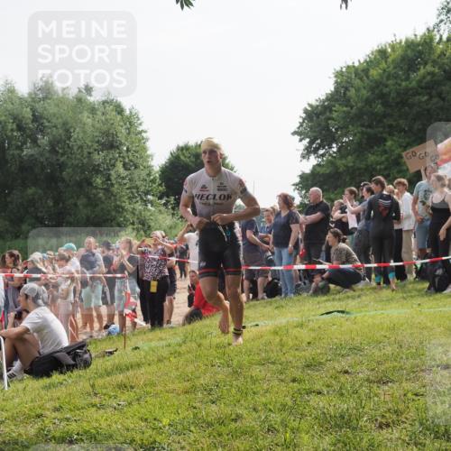 15.06.2025 - 27. Vierlanden-Triathlon KatJ http://msf.ph/oto/7993881 15.06.2025 09:54:32 Schwimmen 253, 255, 261, 318, 342, 354 meine-sportfotos.de