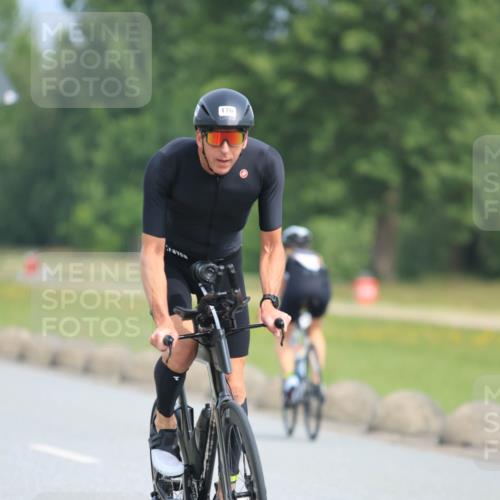 15.06.2025 - 27. Vierlanden-Triathlon H.Heesch http://msf.ph/oto/7993885 15.06.2025 10:27:23 Radfahren 165, 176, 492, 522, 549, 594, 628 meine-sportfotos.de