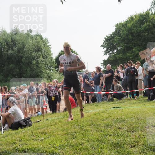 15.06.2025 - 27. Vierlanden-Triathlon KatJ http://msf.ph/oto/7993893 15.06.2025 09:54:32 Schwimmen 253, 255, 261, 318, 342, 354 meine-sportfotos.de