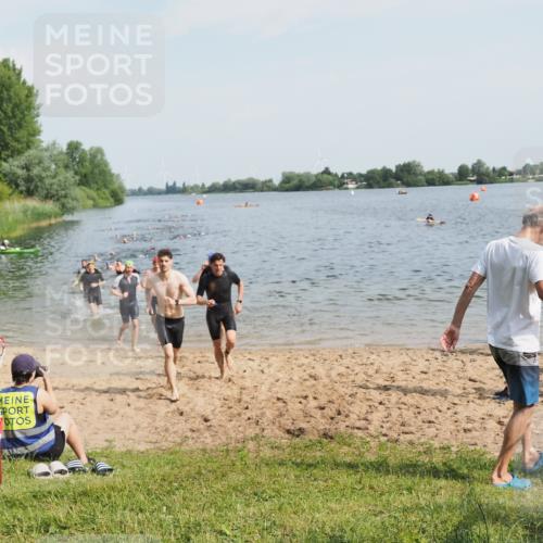 21.06.2025 - 27. Vierlanden-Triathlon MichiJ http://msf.ph/oto/7993900 15.06.2026 09:55:50 Schwimmen 273, 280, 283, 300, 303, 308, 322, 331, 338 meine-sportfotos.de