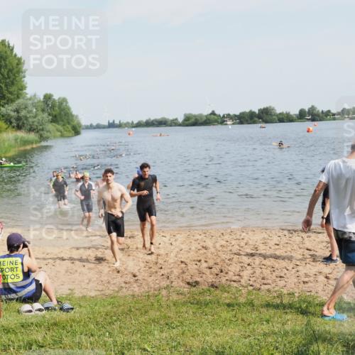 21.06.2025 - 27. Vierlanden-Triathlon MichiJ http://msf.ph/oto/7993910 15.06.2026 09:55:50 Schwimmen 273, 280, 283, 300, 303, 308, 322, 331, 338 meine-sportfotos.de