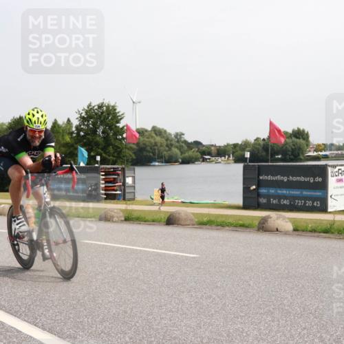 21.06.2025 - 27. Vierlanden-Triathlon H.Heesch http://msf.ph/oto/7993911 15.06.2025 11:18:32 Radfahren 219, 236, 750 meine-sportfotos.de