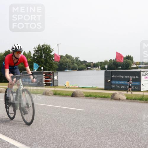 21.06.2025 - 27. Vierlanden-Triathlon H.Heesch http://msf.ph/oto/7993945 15.06.2025 11:19:40 Radfahren 205 meine-sportfotos.de