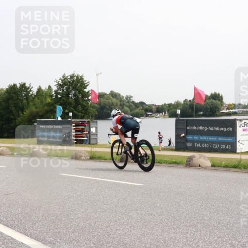 21.06.2025 - 27. Vierlanden-Triathlon H.Heesch http://msf.ph/oto/7993965 15.06.2025 11:19:53 Radfahren 196, 982 meine-sportfotos.de