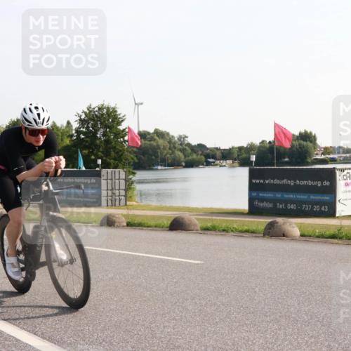 15.06.2025 - 27. Vierlanden-Triathlon H.Heesch http://msf.ph/oto/7993978 15.06.2025 09:03:10 Radfahren 10 meine-sportfotos.de