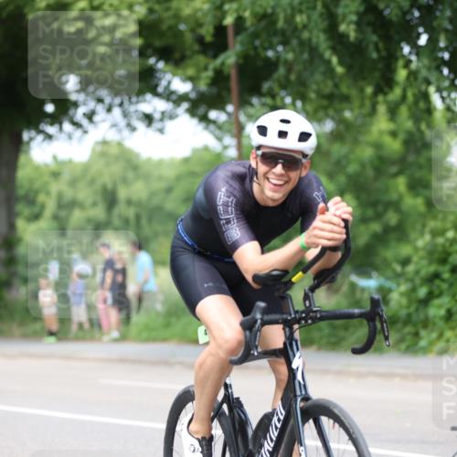 15.06.2025 - 7 Türme Triathlon Yannick Fuchs http://msf.ph/oto/7993995 15.06.2025 13:07:52 Radfahren 437, 475, 479 meine-sportfotos.de