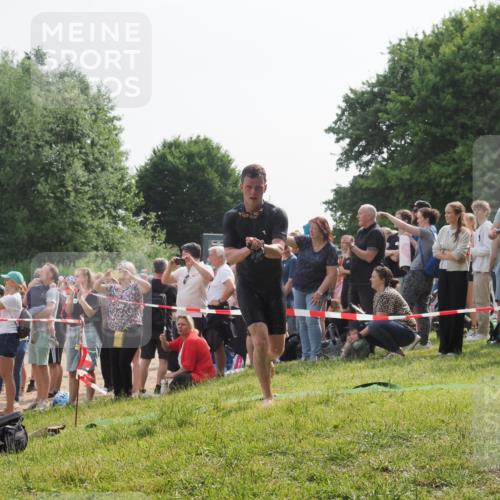 15.06.2025 - 27. Vierlanden-Triathlon KatJ http://msf.ph/oto/7993997 15.06.2025 09:54:36 Schwimmen 253, 255, 261, 262, 294, 318, 354 meine-sportfotos.de