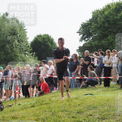 15.06.2025 - 27. Vierlanden-Triathlon KatJ http://msf.ph/oto/7994007 15.06.2025 09:54:36 Schwimmen 253, 255, 261, 262, 294, 318, 354 meine-sportfotos.de
