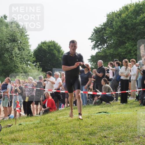 15.06.2025 - 27. Vierlanden-Triathlon KatJ http://msf.ph/oto/7994021 15.06.2025 09:54:36 Schwimmen 253, 255, 261, 262, 294, 318, 354 meine-sportfotos.de