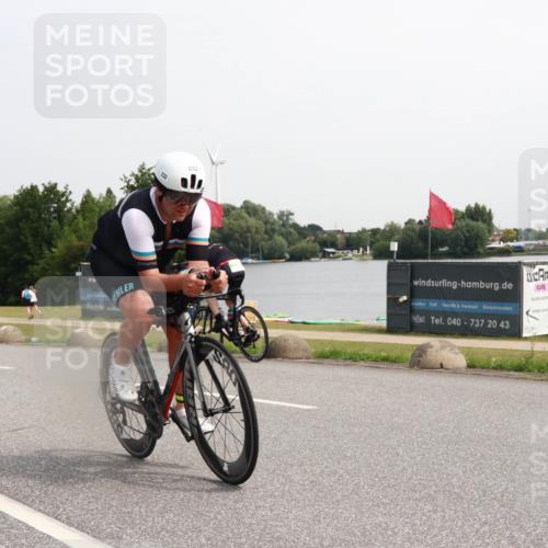 21.06.2025 - 27. Vierlanden-Triathlon H.Heesch http://msf.ph/oto/7994023 15.06.2025 11:20:08 Radfahren 3, 232, 789, 811, 968 meine-sportfotos.de
