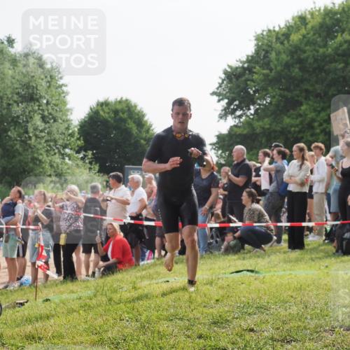 15.06.2025 - 27. Vierlanden-Triathlon KatJ http://msf.ph/oto/7994036 15.06.2025 09:54:36 Schwimmen 253, 255, 261, 262, 294, 318, 354 meine-sportfotos.de