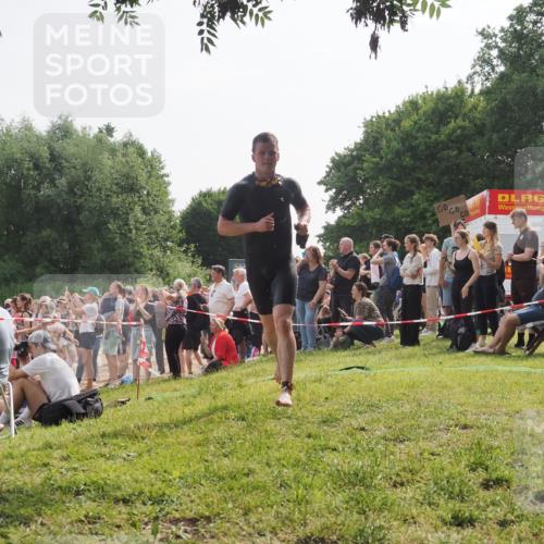 15.06.2025 - 27. Vierlanden-Triathlon KatJ http://msf.ph/oto/7994044 15.06.2025 09:54:37 Schwimmen 253, 262, 294, 318, 354 meine-sportfotos.de