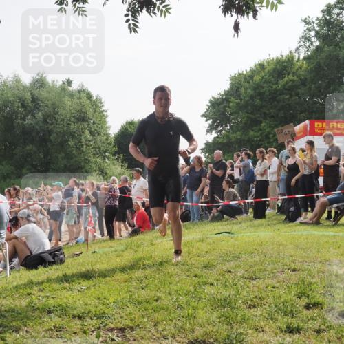 15.06.2025 - 27. Vierlanden-Triathlon KatJ http://msf.ph/oto/7994052 15.06.2025 09:54:37 Schwimmen 253, 262, 294, 318, 354 meine-sportfotos.de