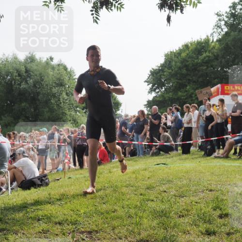 15.06.2025 - 27. Vierlanden-Triathlon KatJ http://msf.ph/oto/7994066 15.06.2025 09:54:37 Schwimmen 253, 262, 294, 318, 354 meine-sportfotos.de