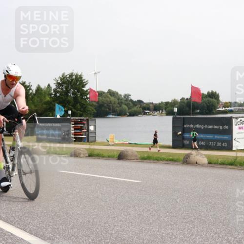 21.06.2025 - 27. Vierlanden-Triathlon H.Heesch http://msf.ph/oto/7994072 15.06.2025 11:20:12 Radfahren 3, 115, 232, 789, 852, 968 meine-sportfotos.de