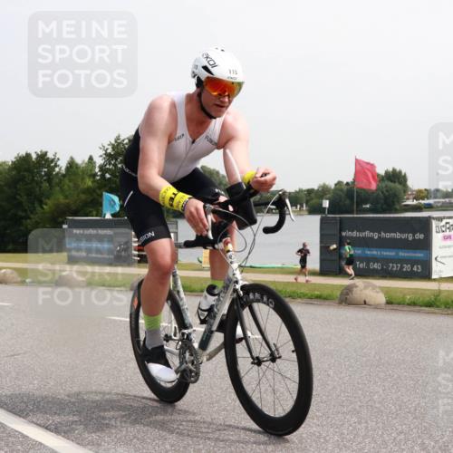 21.06.2025 - 27. Vierlanden-Triathlon H.Heesch http://msf.ph/oto/7994084 15.06.2025 11:20:12 Radfahren 3, 115, 232, 789, 852, 968 meine-sportfotos.de