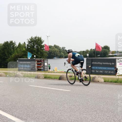 21.06.2025 - 27. Vierlanden-Triathlon H.Heesch http://msf.ph/oto/7994098 15.06.2025 11:20:16 Radfahren 115, 789, 852, 861, 968 meine-sportfotos.de