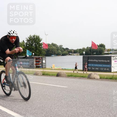 21.06.2025 - 27. Vierlanden-Triathlon H.Heesch http://msf.ph/oto/7994109 15.06.2025 11:20:35 Radfahren 114 meine-sportfotos.de
