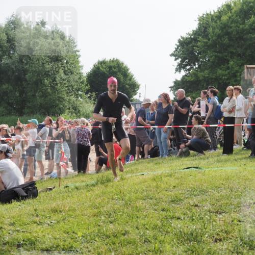 15.06.2025 - 27. Vierlanden-Triathlon KatJ http://msf.ph/oto/7994156 15.06.2025 09:54:39 Schwimmen 262, 294, 318, 354 meine-sportfotos.de