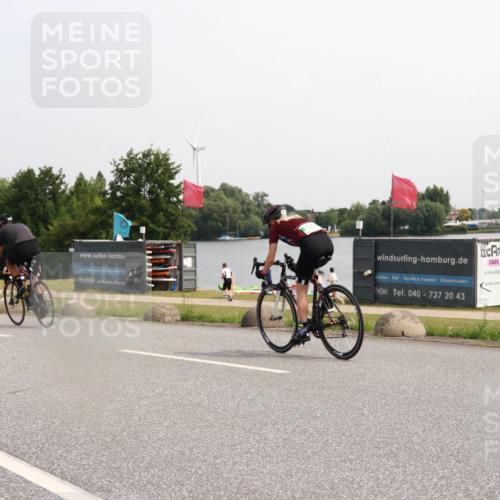 21.06.2025 - 27. Vierlanden-Triathlon H.Heesch http://msf.ph/oto/7994157 15.06.2025 11:20:53 Radfahren 237, 952, 958, 962 meine-sportfotos.de