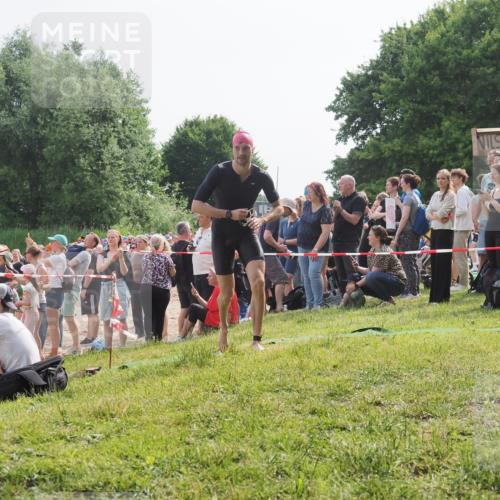 15.06.2025 - 27. Vierlanden-Triathlon KatJ http://msf.ph/oto/7994183 15.06.2025 09:54:40 Schwimmen 262, 294, 318, 354 meine-sportfotos.de
