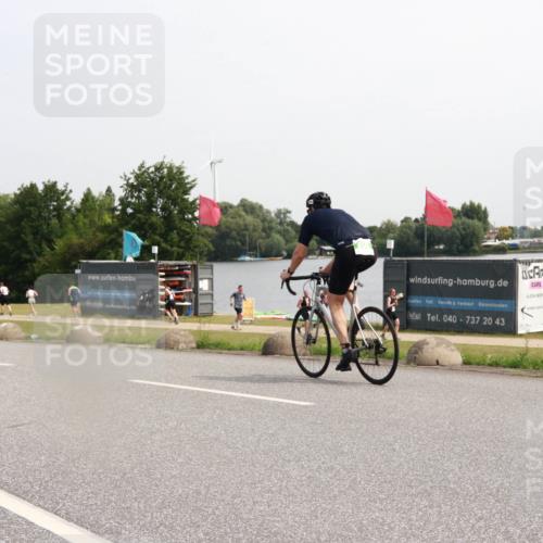21.06.2025 - 27. Vierlanden-Triathlon H.Heesch http://msf.ph/oto/7994185 15.06.2025 11:21:02 Radfahren 856, 921, 966 meine-sportfotos.de