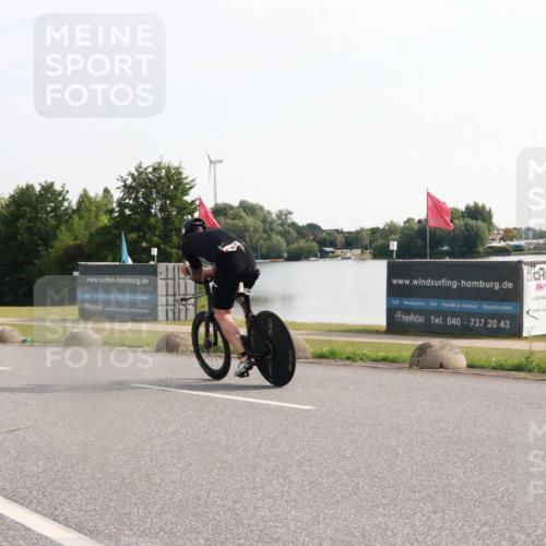 15.06.2025 - 27. Vierlanden-Triathlon H.Heesch http://msf.ph/oto/7994198 15.06.2025 09:07:27 Radfahren 157, 178 meine-sportfotos.de