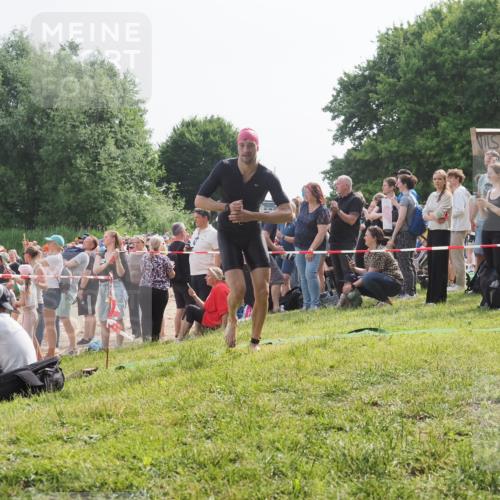 15.06.2025 - 27. Vierlanden-Triathlon KatJ http://msf.ph/oto/7994202 15.06.2025 09:54:40 Schwimmen 262, 294, 318, 354 meine-sportfotos.de