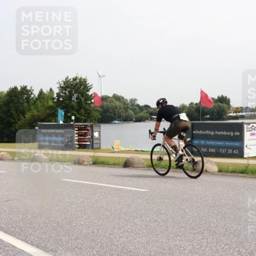 21.06.2025 - 27. Vierlanden-Triathlon H.Heesch http://msf.ph/oto/7994243 15.06.2025 11:21:13 Radfahren 142, 703 meine-sportfotos.de