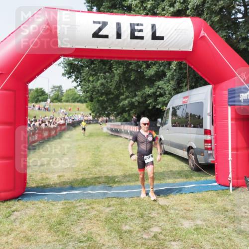 21.06.2025 - 27. Vierlanden-Triathlon MichiJ http://msf.ph/oto/7994244 15.06.2026 11:17:41 Ziel 392, 412 meine-sportfotos.de