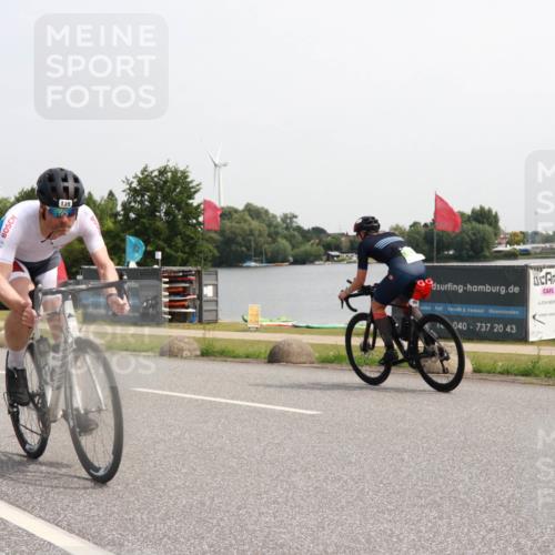 21.06.2025 - 27. Vierlanden-Triathlon H.Heesch http://msf.ph/oto/7994254 15.06.2025 11:21:18 Radfahren 139, 703, 928 meine-sportfotos.de