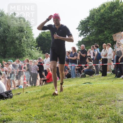 15.06.2025 - 27. Vierlanden-Triathlon KatJ http://msf.ph/oto/7994263 15.06.2025 09:54:41 Schwimmen 262, 294, 318, 354 meine-sportfotos.de