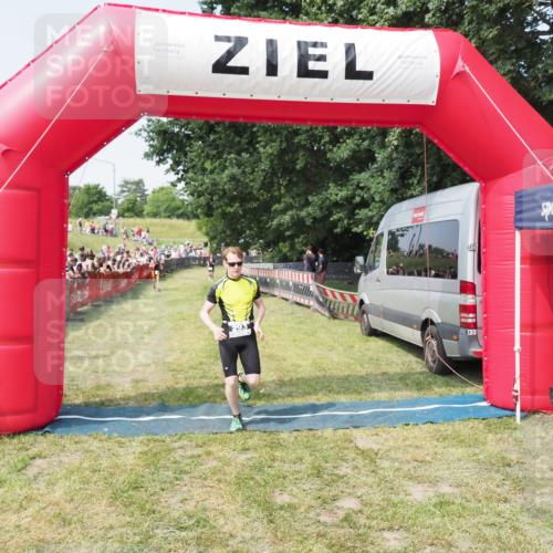 21.06.2025 - 27. Vierlanden-Triathlon MichiJ http://msf.ph/oto/7994265 15.06.2026 11:17:48 Ziel 287, 293, 412 meine-sportfotos.de