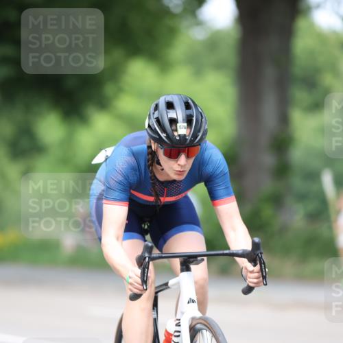 15.06.2025 - 7 Türme Triathlon Yannick Fuchs http://msf.ph/oto/7994268 15.06.2025 13:08:11 Radfahren 321, 338, 600, 603, 1065 meine-sportfotos.de