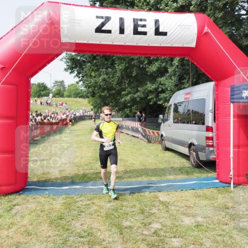 21.06.2025 - 27. Vierlanden-Triathlon MichiJ http://msf.ph/oto/7994284 15.06.2026 11:17:48 Ziel 287, 293, 412 meine-sportfotos.de