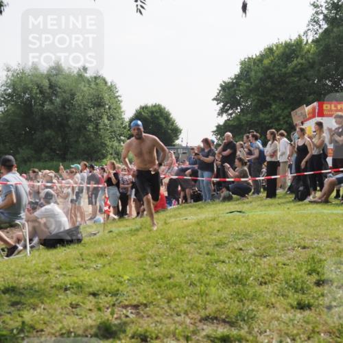 15.06.2025 - 27. Vierlanden-Triathlon KatJ http://msf.ph/oto/7994320 15.06.2025 09:54:43 Schwimmen 262, 294, 297, 318 meine-sportfotos.de