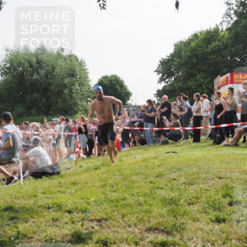 15.06.2025 - 27. Vierlanden-Triathlon KatJ http://msf.ph/oto/7994333 15.06.2025 09:54:43 Schwimmen 262, 294, 297, 318 meine-sportfotos.de