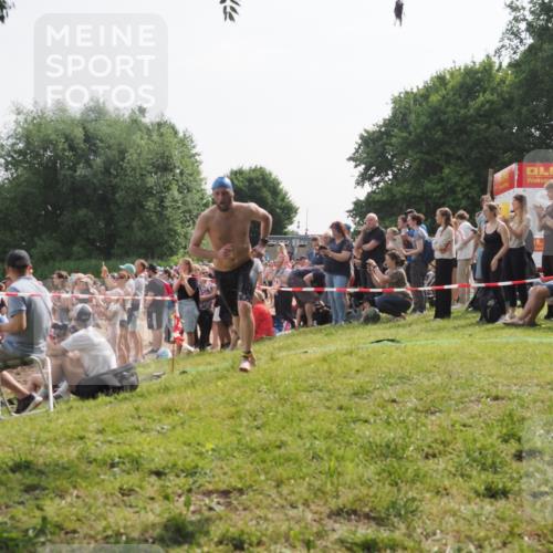 15.06.2025 - 27. Vierlanden-Triathlon KatJ http://msf.ph/oto/7994352 15.06.2025 09:54:43 Schwimmen 262, 294, 297, 318 meine-sportfotos.de