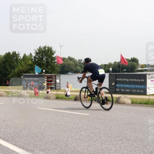 21.06.2025 - 27. Vierlanden-Triathlon H.Heesch http://msf.ph/oto/7994354 15.06.2025 11:21:46 Radfahren 671 meine-sportfotos.de