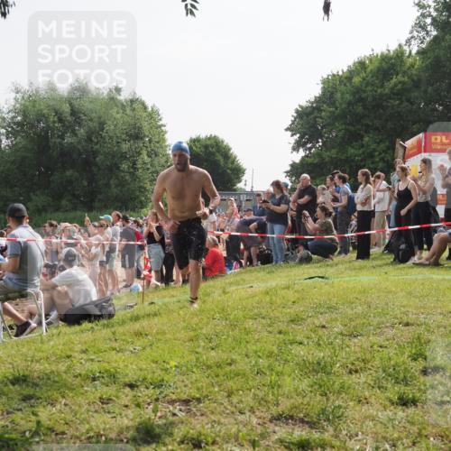 15.06.2025 - 27. Vierlanden-Triathlon KatJ http://msf.ph/oto/7994370 15.06.2025 09:54:43 Schwimmen 262, 294, 297, 318 meine-sportfotos.de