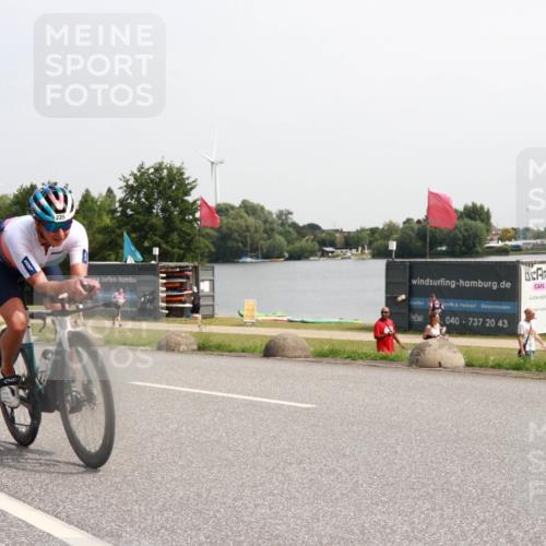 21.06.2025 - 27. Vierlanden-Triathlon H.Heesch http://msf.ph/oto/7994371 15.06.2025 11:21:55 Radfahren 225, 719 meine-sportfotos.de