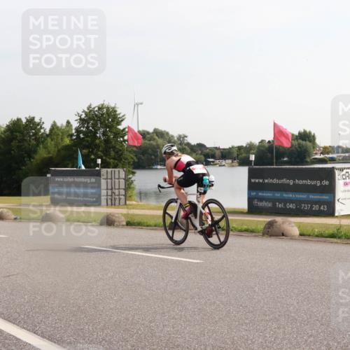 15.06.2025 - 27. Vierlanden-Triathlon H.Heesch http://msf.ph/oto/7994373 15.06.2025 09:09:14 Radfahren 227, 242 meine-sportfotos.de