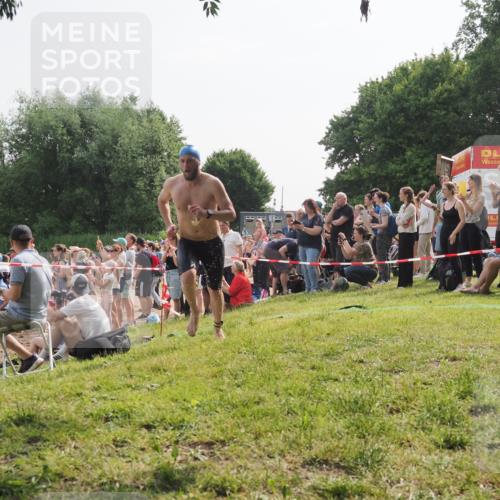 15.06.2025 - 27. Vierlanden-Triathlon KatJ http://msf.ph/oto/7994388 15.06.2025 09:54:43 Schwimmen 262, 294, 297, 318 meine-sportfotos.de
