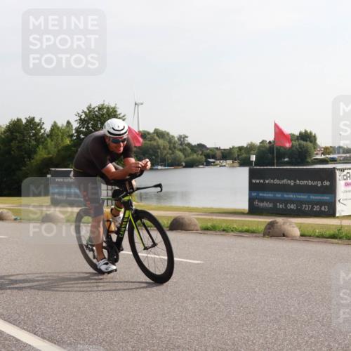 15.06.2025 - 27. Vierlanden-Triathlon H.Heesch http://msf.ph/oto/7994398 15.06.2025 09:09:50 Radfahren 6 meine-sportfotos.de