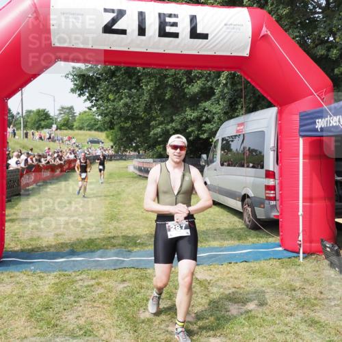 21.06.2025 - 27. Vierlanden-Triathlon MichiJ http://msf.ph/oto/7994424 15.06.2026 11:17:53 Ziel 287, 293, 456 meine-sportfotos.de