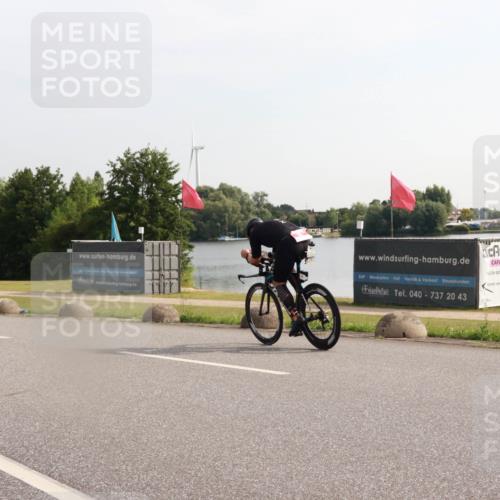 15.06.2025 - 27. Vierlanden-Triathlon H.Heesch http://msf.ph/oto/7994434 15.06.2025 09:10:19 Radfahren 4 meine-sportfotos.de
