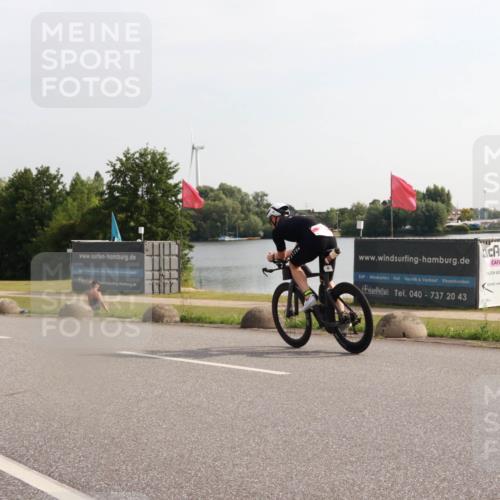 15.06.2025 - 27. Vierlanden-Triathlon H.Heesch http://msf.ph/oto/7994453 15.06.2025 09:10:29 Radfahren 25, 83 meine-sportfotos.de