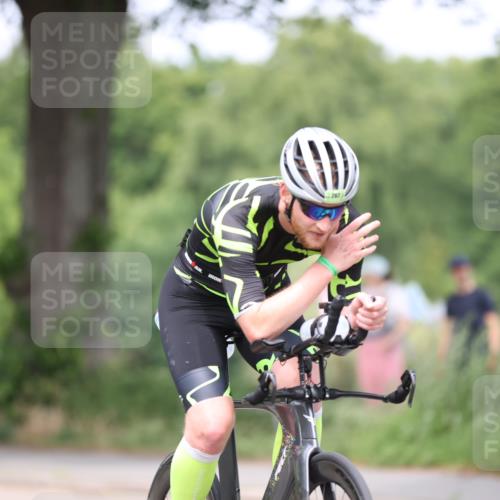 15.06.2025 - 7 Türme Triathlon Yannick Fuchs http://msf.ph/oto/7994461 15.06.2025 13:09:10 Radfahren 211, 267, 472, 486, 650, 675, 847, 1092 meine-sportfotos.de