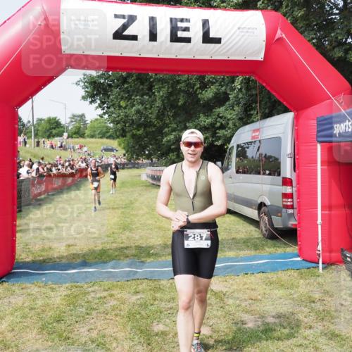 21.06.2025 - 27. Vierlanden-Triathlon MichiJ http://msf.ph/oto/7994462 15.06.2026 11:17:53 Ziel 287, 293, 456 meine-sportfotos.de